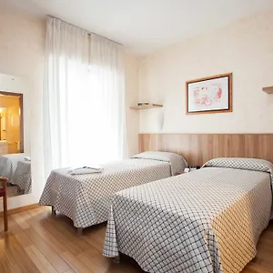 Apartahotel Desenzano, Milán